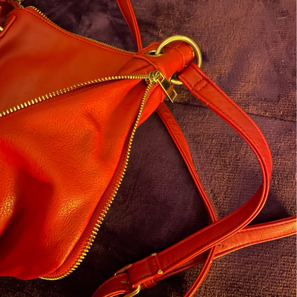 Source Unknown Red Leather Shoulder Bag with Tassel Detail - Picture 6 of 7